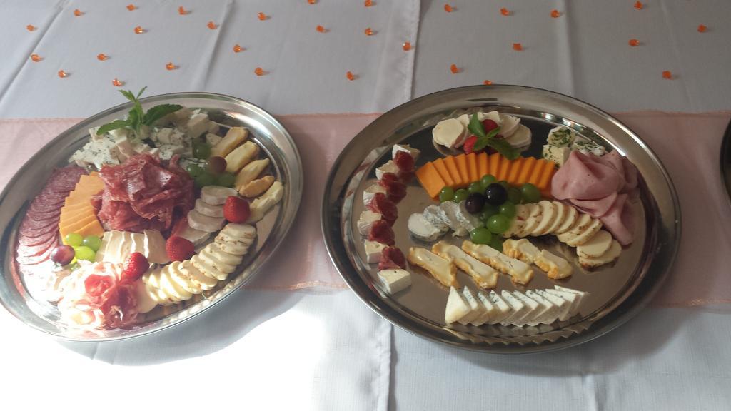 Restaurace A Penzion Zdena Bouda Hradec Kralove Ngoại thất bức ảnh